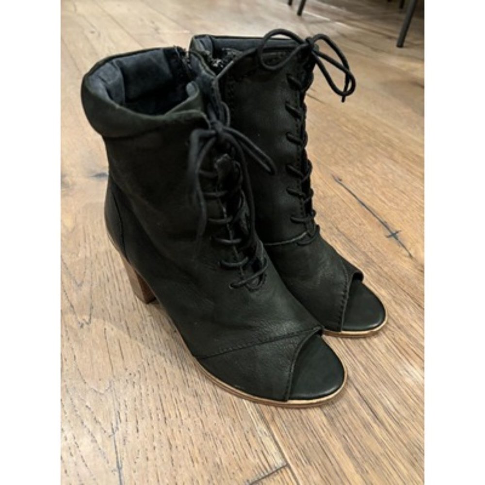 Seychelles Vero Cuoio EST 1994 Black Leather Stun Peep Toe Boots Shoe Size 7 1/2